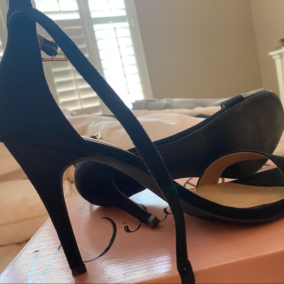 Black Heels - Picture 2 of 3